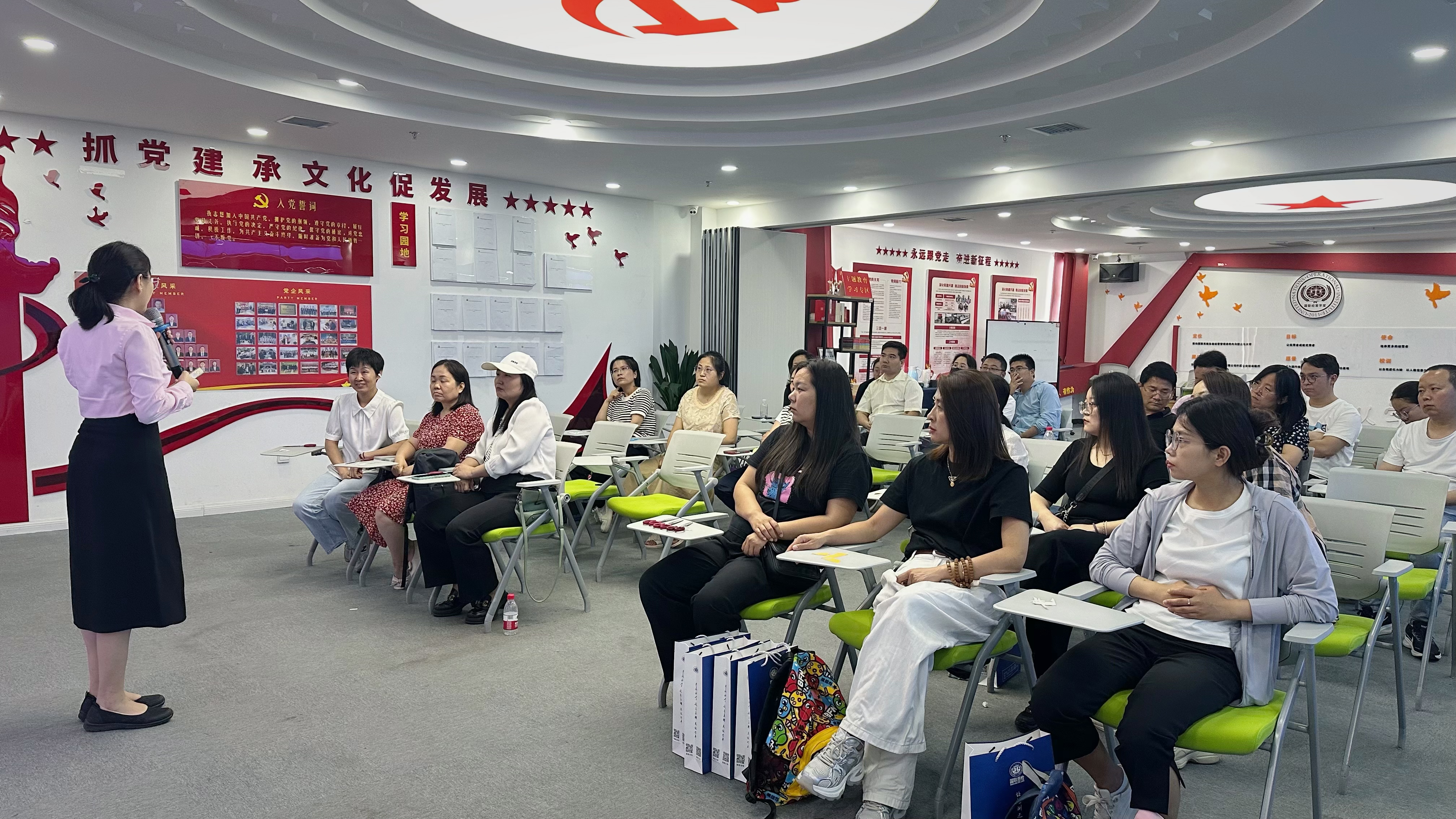 6.8产学研4 6.8产学研4.jpg