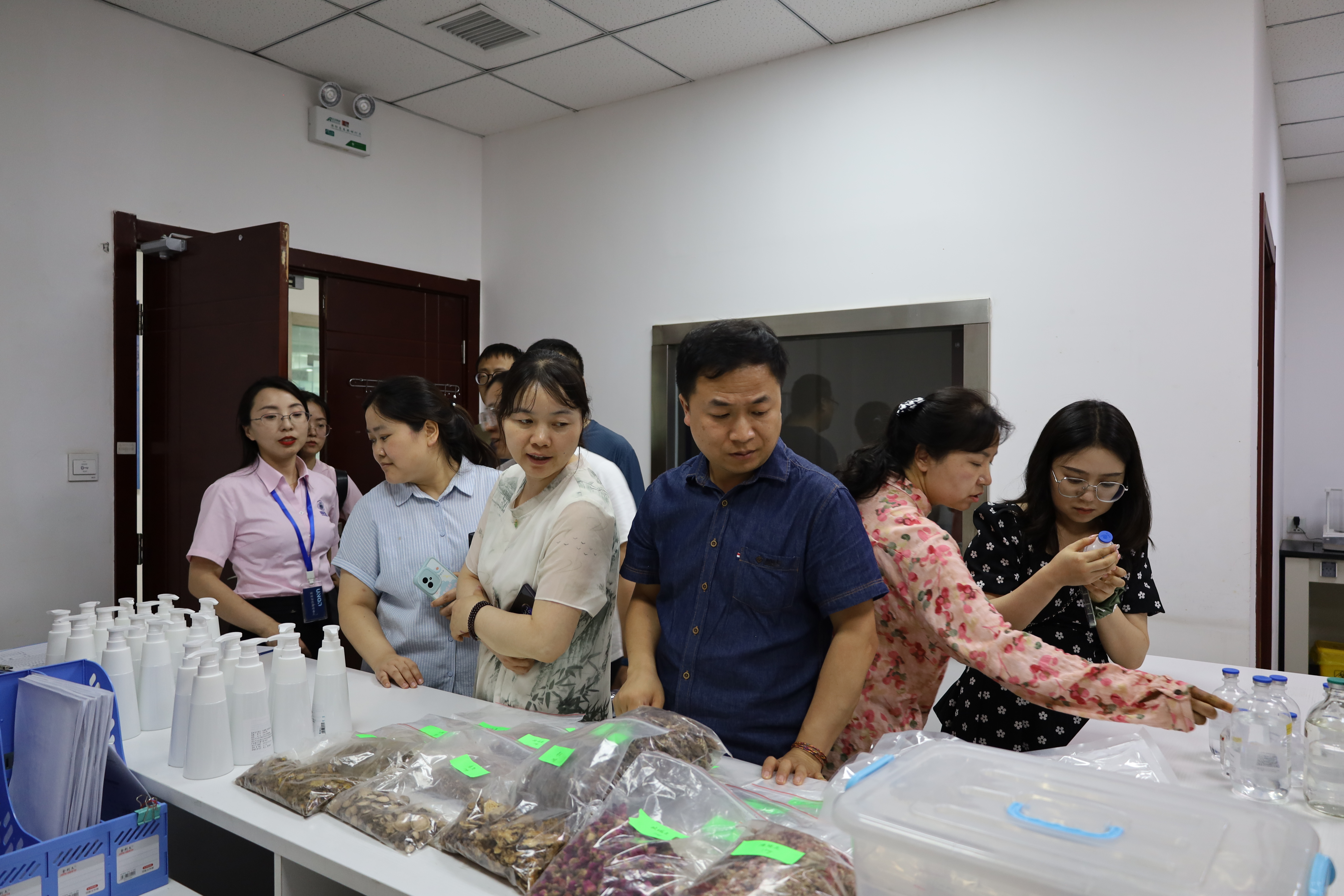 化妆品实验室旅行 化妆品实验室旅行